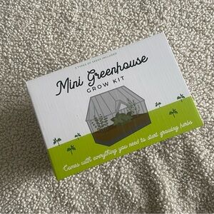 Mini greenhouse grow kit